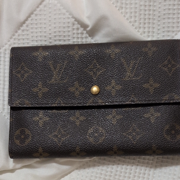 Louis Vuitton Passport Dark Brown Monogram Wallet - Picture 1 of 10